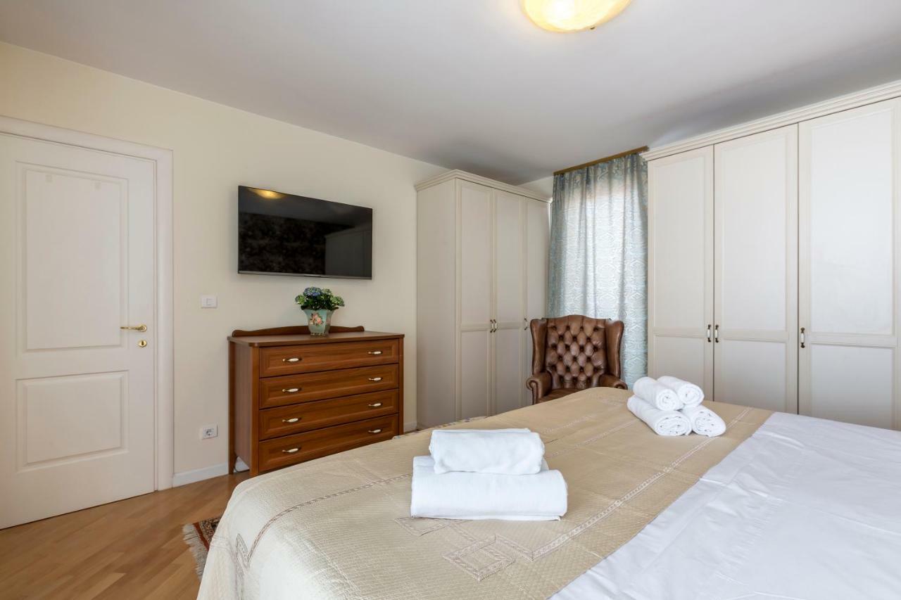 斯普利特Seaside Penthouse With Hot Tub Sky Living公寓 外观 照片